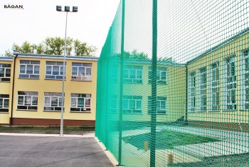 Osłonowe siatki na boisko szkolne
